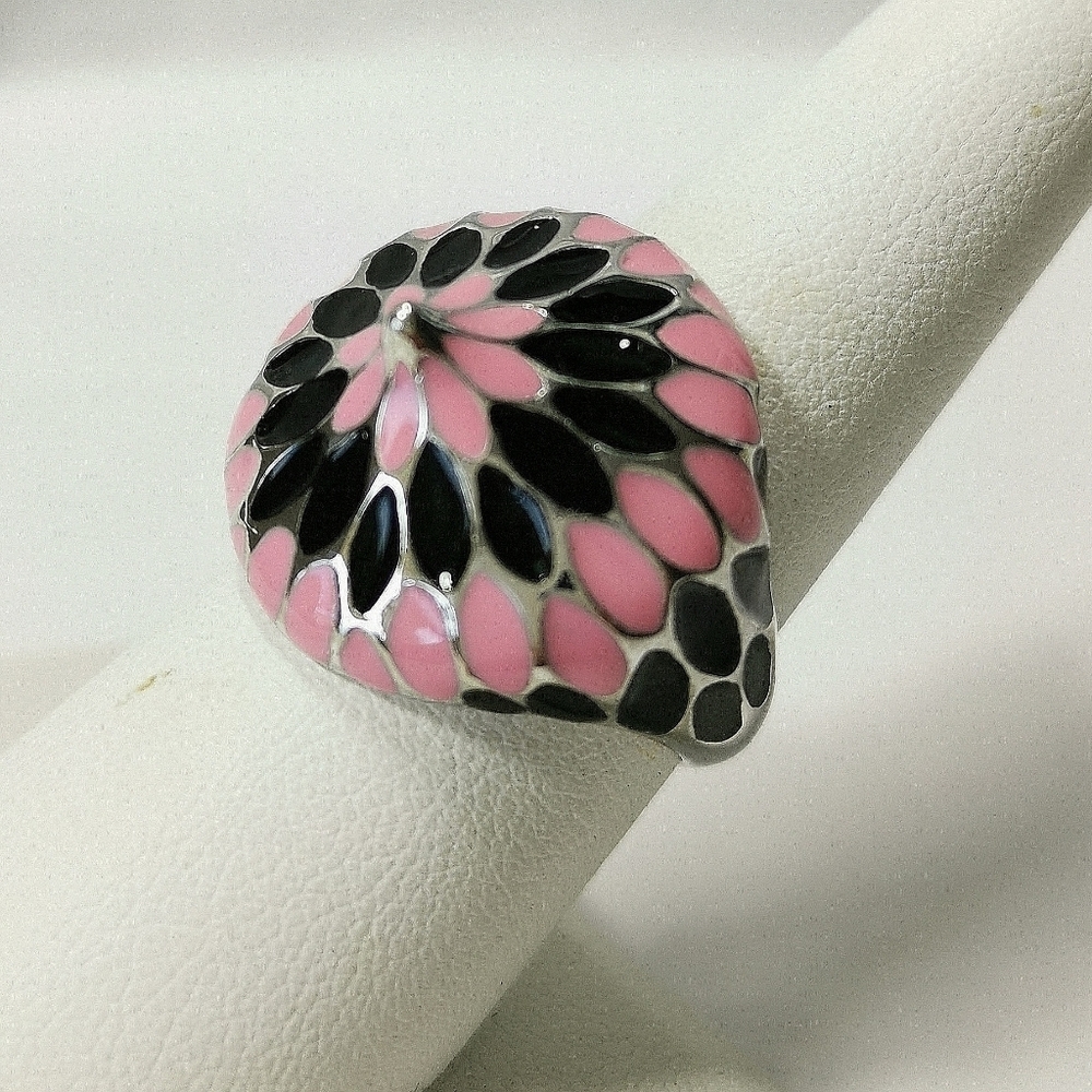 Enamel dome ring pink and black Enamel size 7 🆕